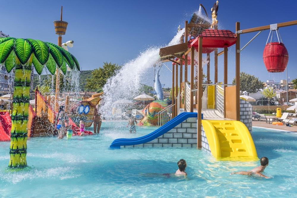 Hotel Sorra Daurada Splash มัลกรัตเดมาร์ ภายนอก รูปภาพ